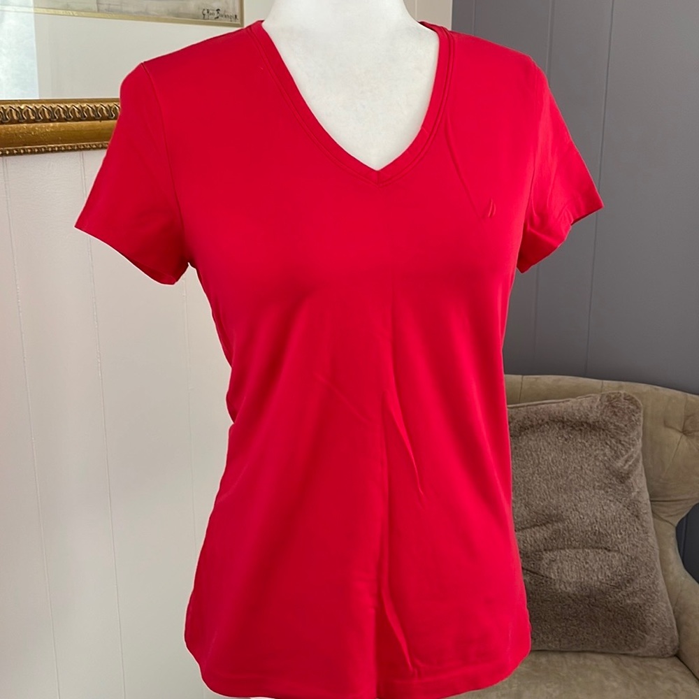 😍 Náutica v neck tee